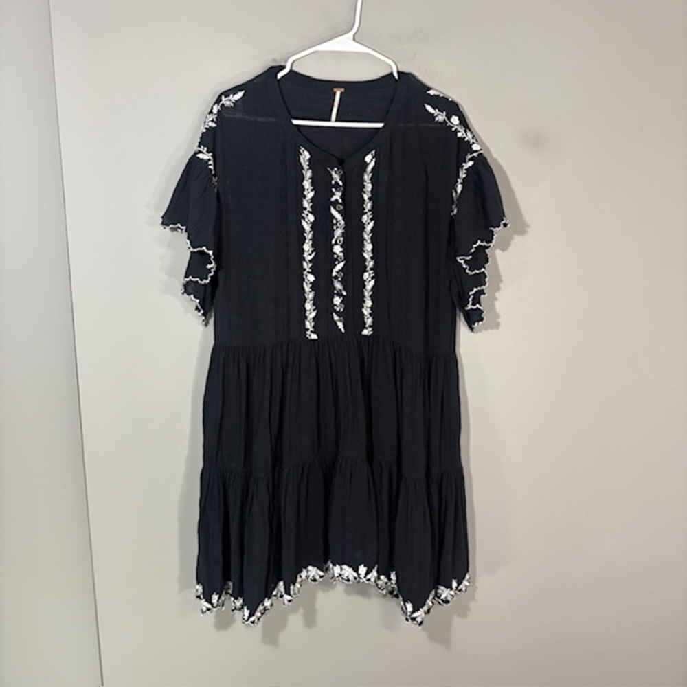 Free People Dress Womens Medium Black Embroidered Boho Swing Flutter Sleeve